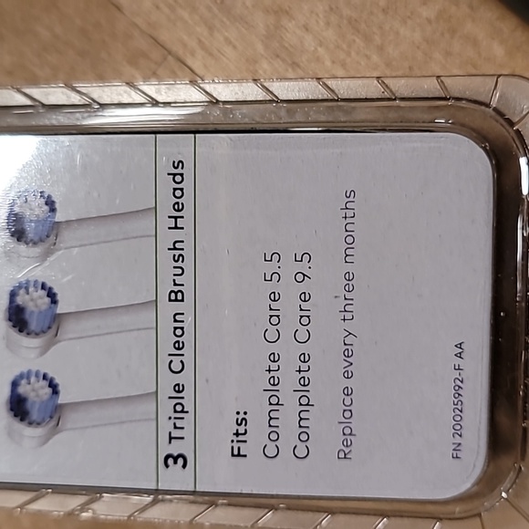 BNWT waterpik brushes. - Picture 3 of 7